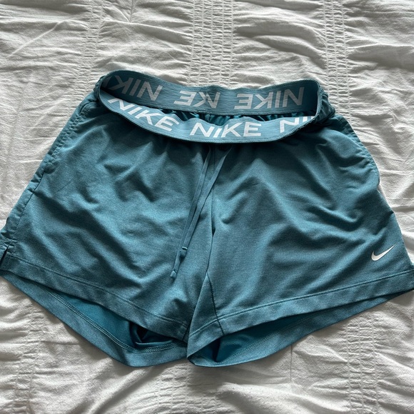 Nike athletic shorts - Picture 1 of 3
